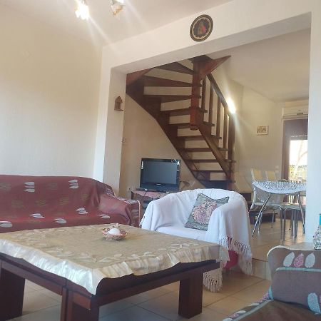 Appartamento Μεζονετα Nea Roda Esterno foto