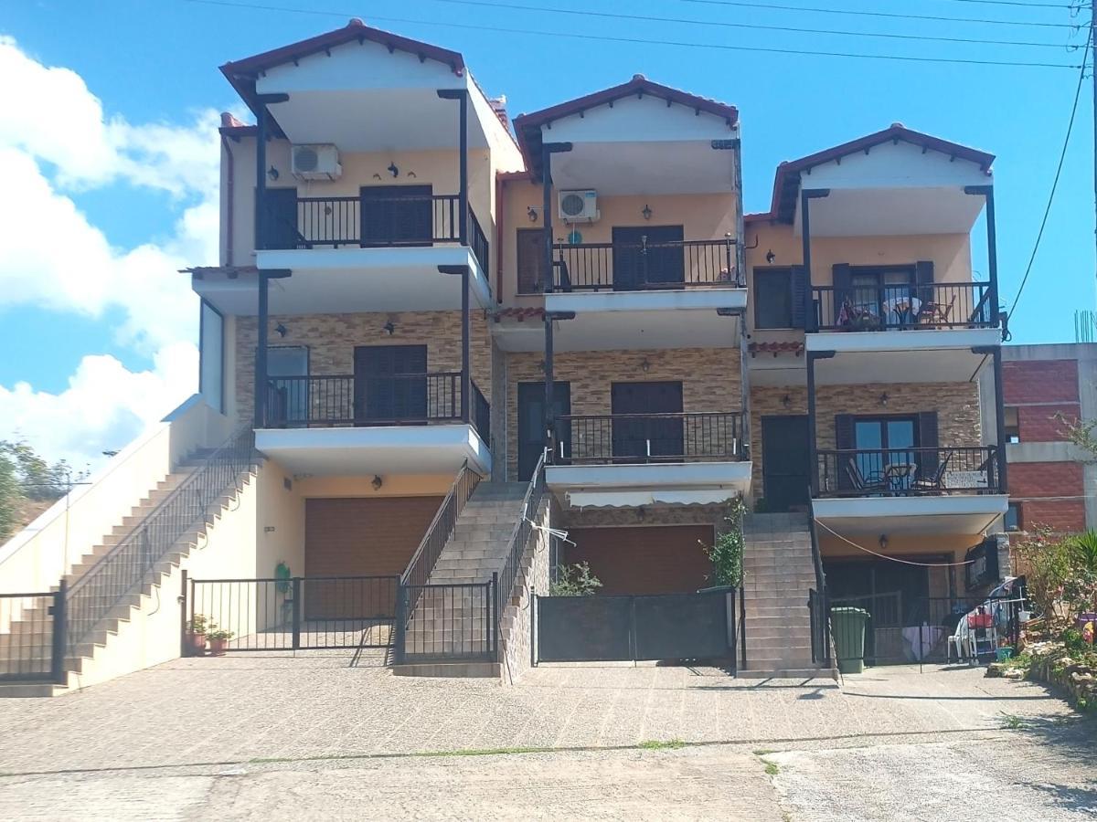 Appartamento Μεζονετα Nea Roda Esterno foto